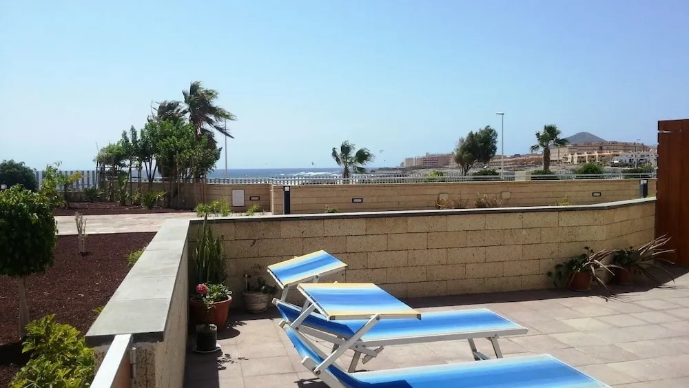 Bajo F. Médano. Playa Jaquita. Piscina