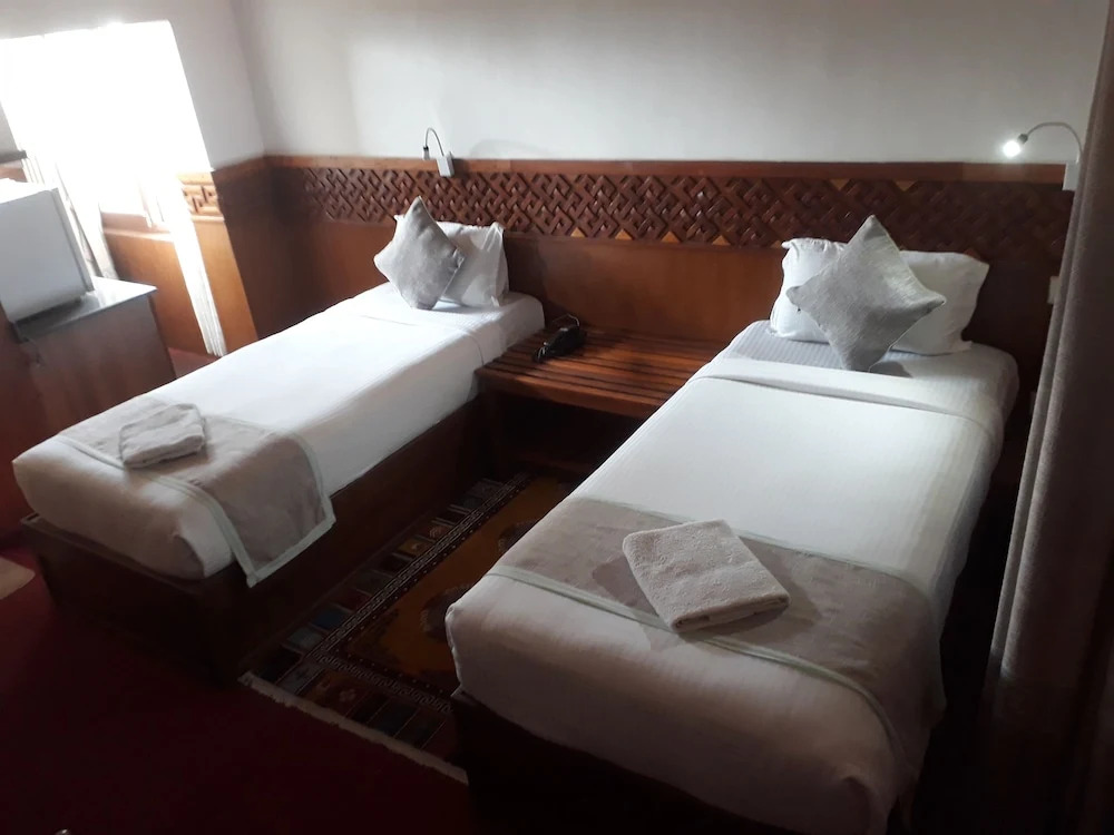 Dragon Hotel
