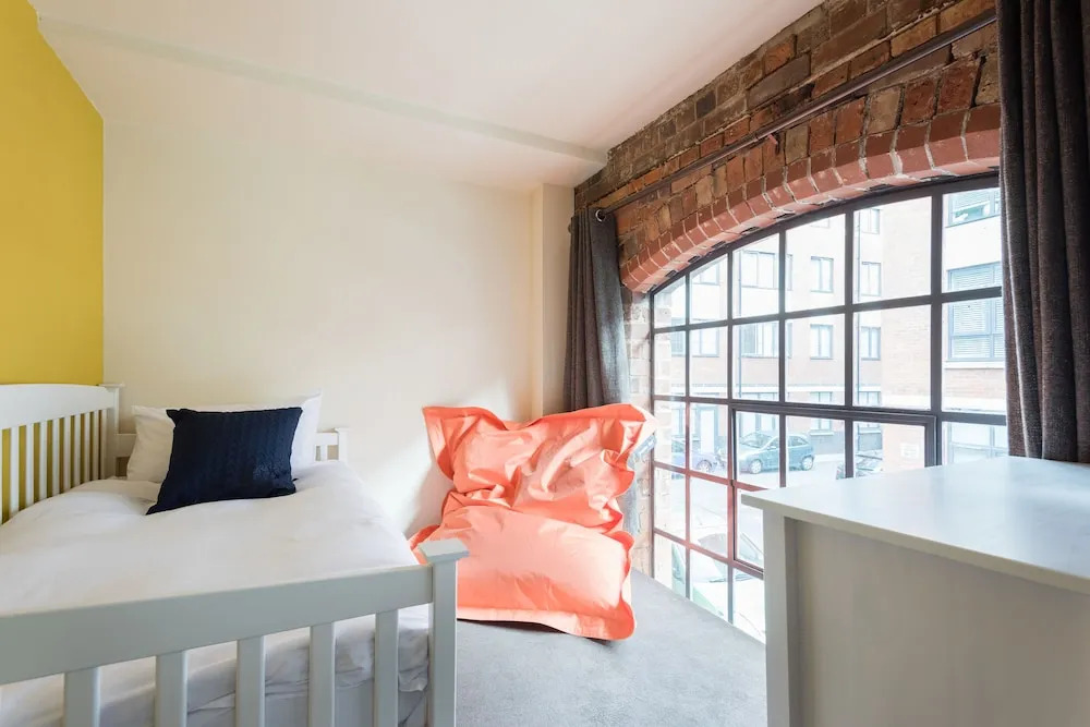 The Warehouse Loft - Trendy Converted Warehouse 3BDR