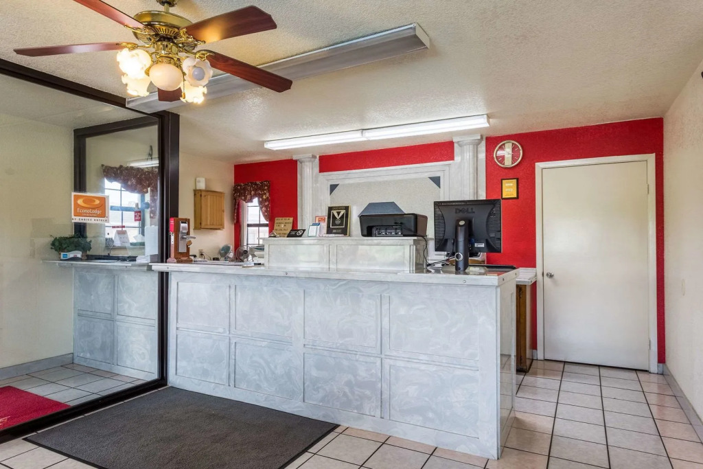 Econo Lodge Inn & Suites Little Rock SW