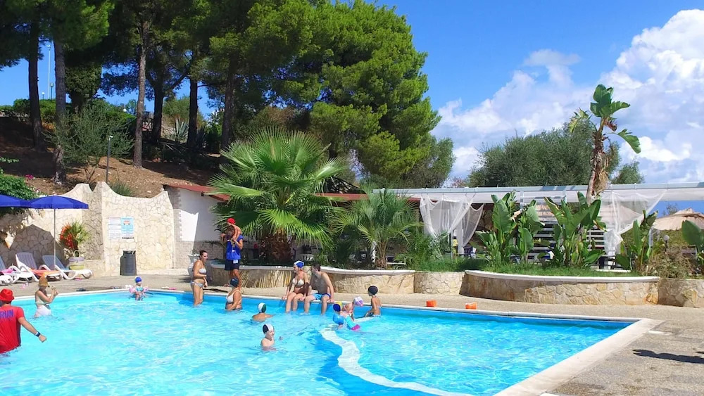 Property With 2 Bedrooms in Vieste, With Shared Pool and Furnished Terrace - 2 km From the Beach