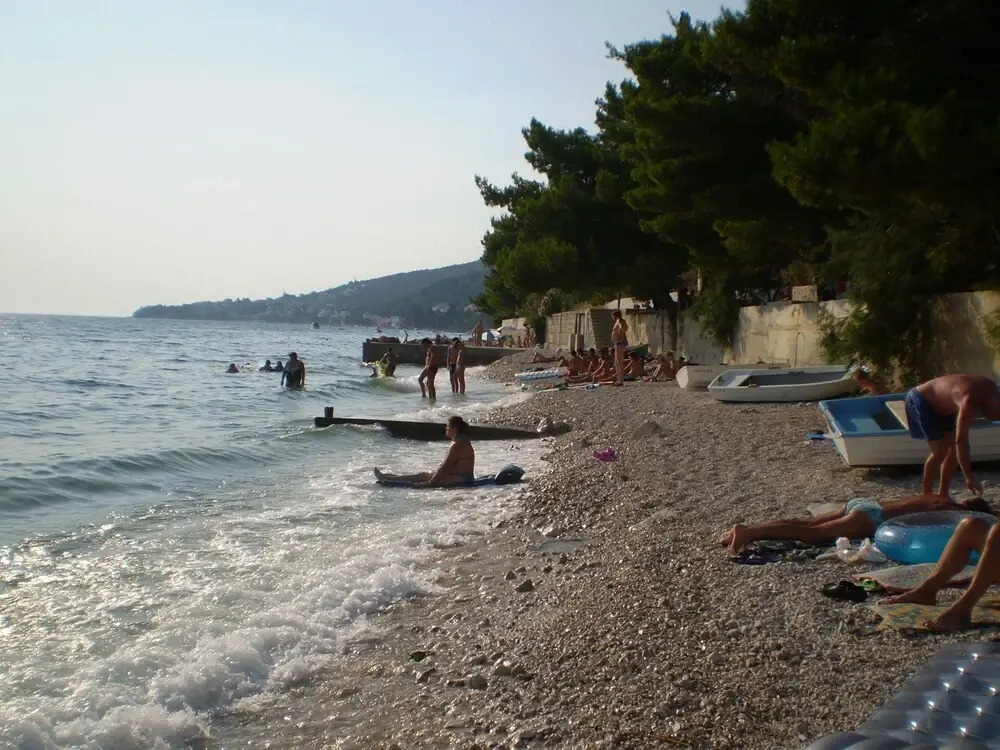 Kate - 20m From the Beach - A1