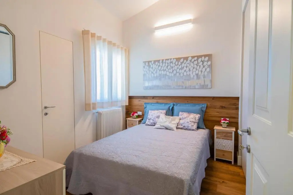 Oltrarno Lily Suite