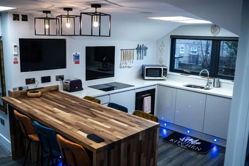 Annex, 2 Bed, Sleeps 4, Parking