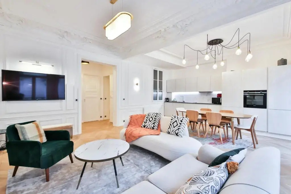 Champs Elysees!Montaigne, New Luxurious 6pers Flat