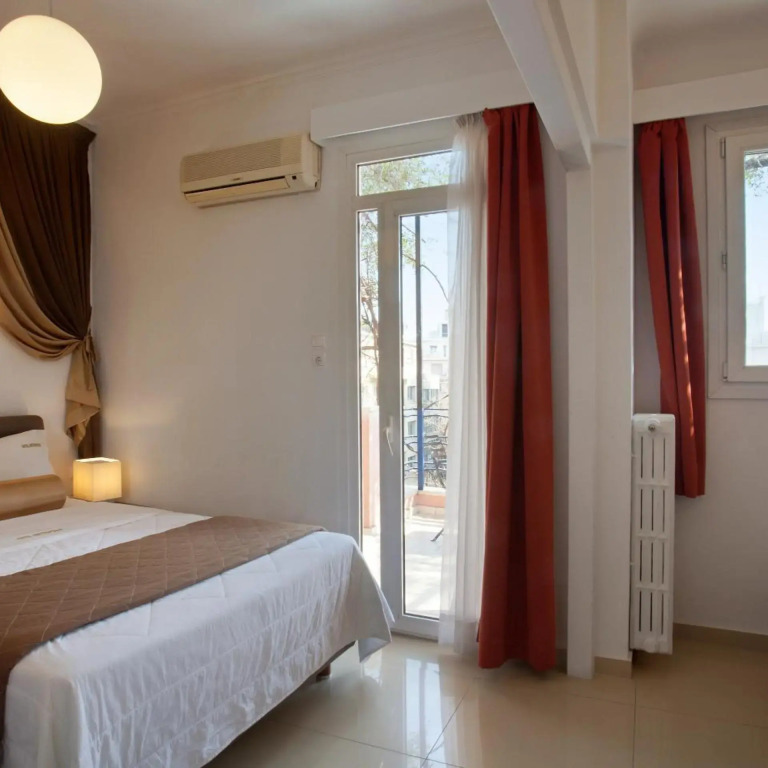 Metropolis Hotel