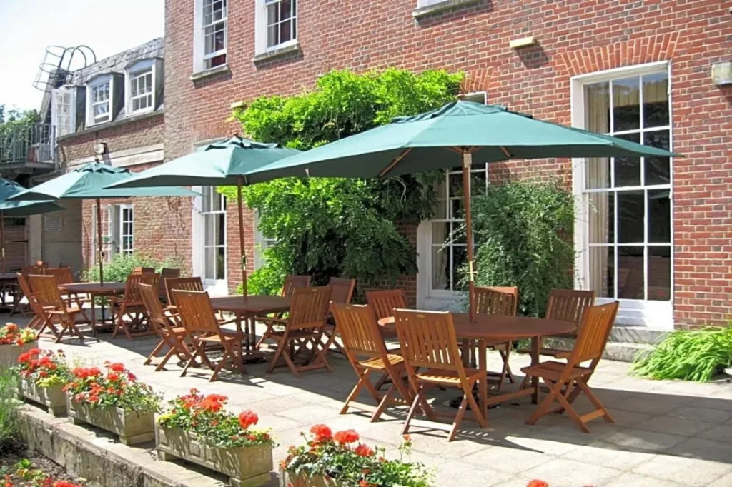 Lysses House Hotel