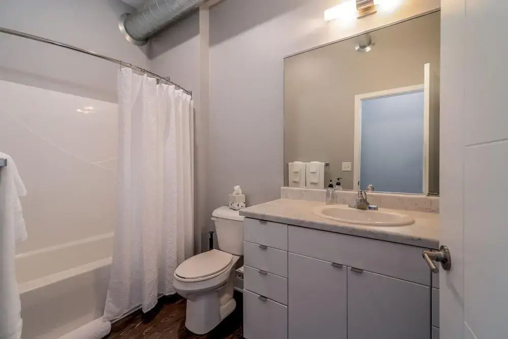 Des Moines Executive 1BD 1BA Downtown Apartment