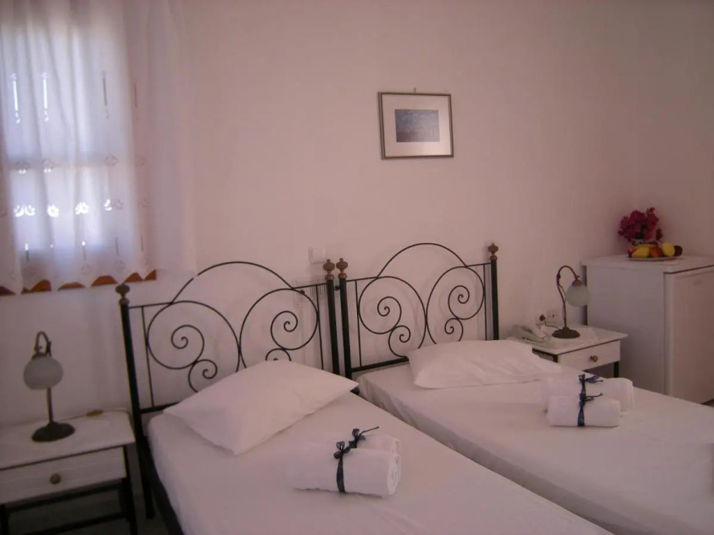 Roussos Beach Hotel