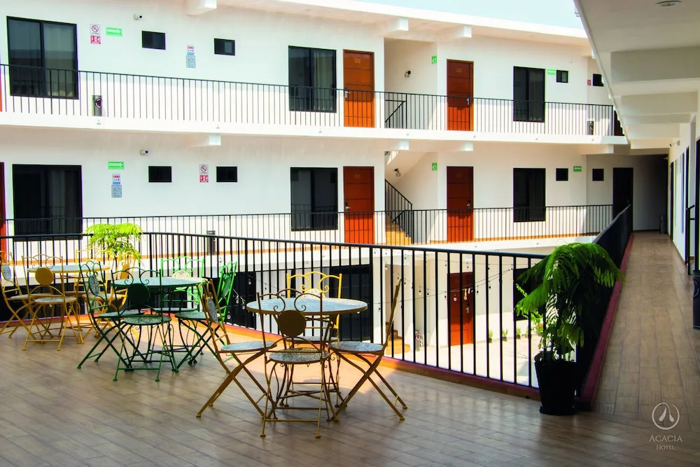 Acacia Hotel