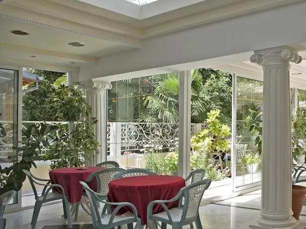 Hotel Chronis