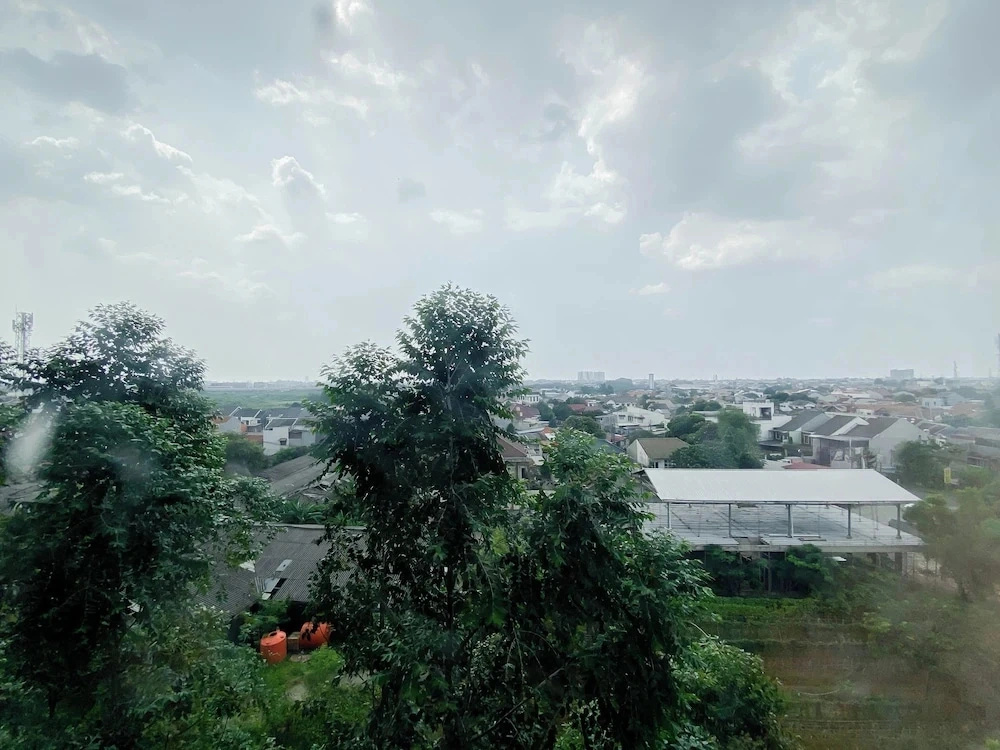 Enjoy Living Studio Apartment At Lrt City Jatibening