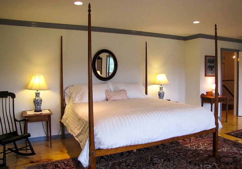 Apple Hill Inn
