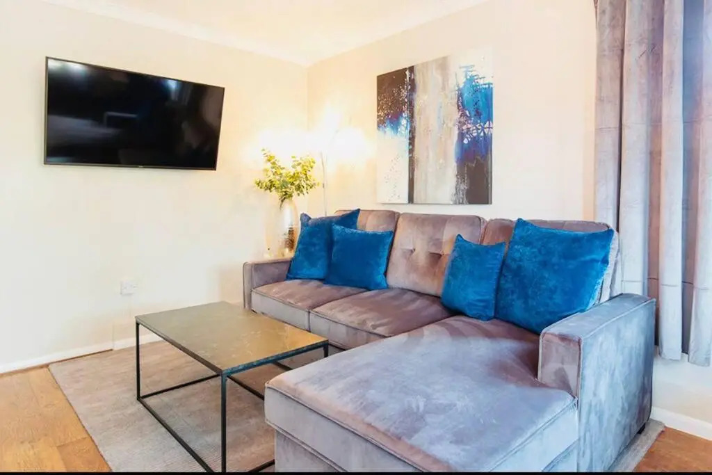 Lovely one bed apartment with free parking