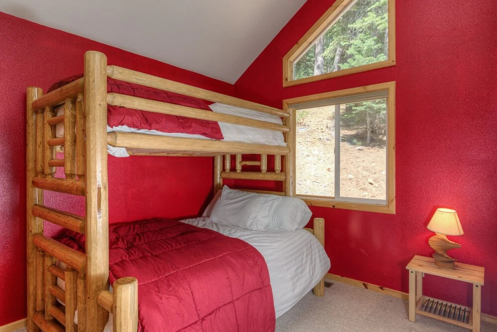 3BR Pine Forest House in Truckee Tahoe Donner by RedAwning