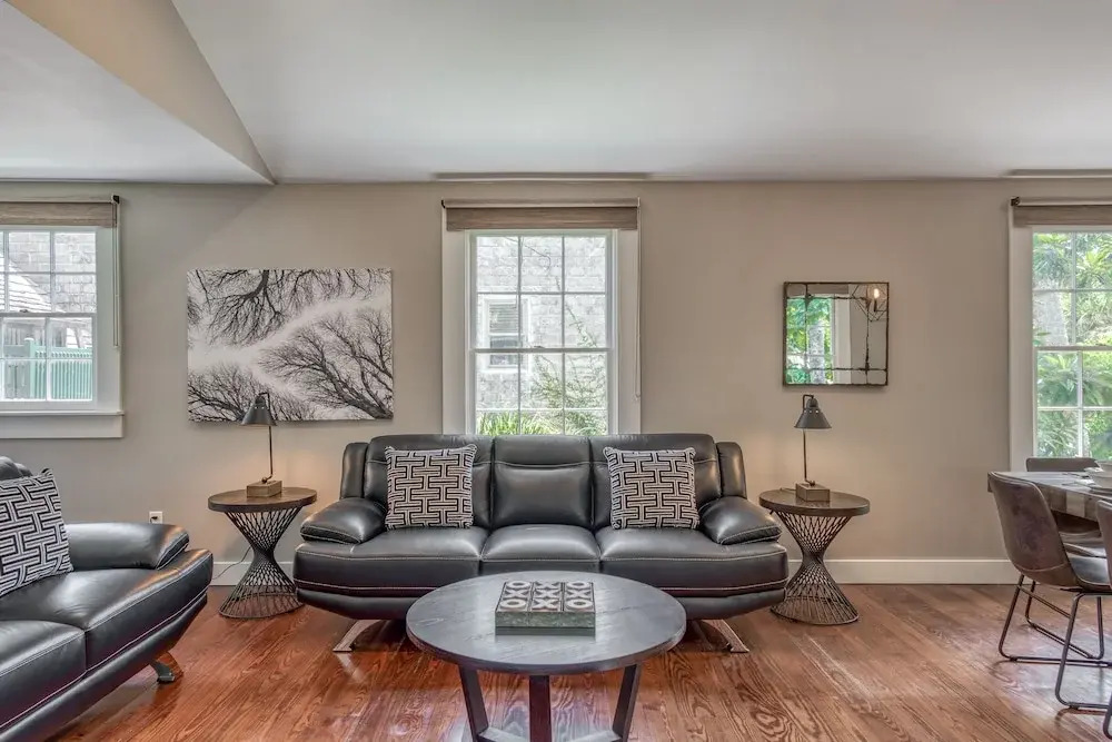 Colonial Quarter Hideaway With Modern Comforts & Balcony - Near the Beach