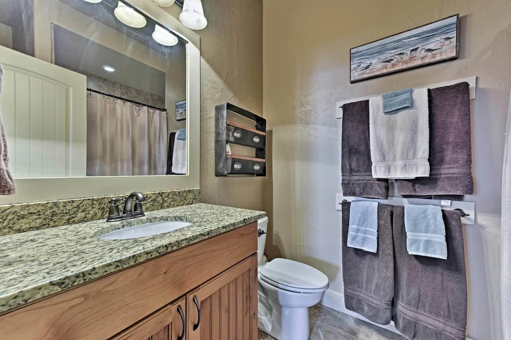 Cabin w/ Beach Access, Sport Court, Hot Tub & View