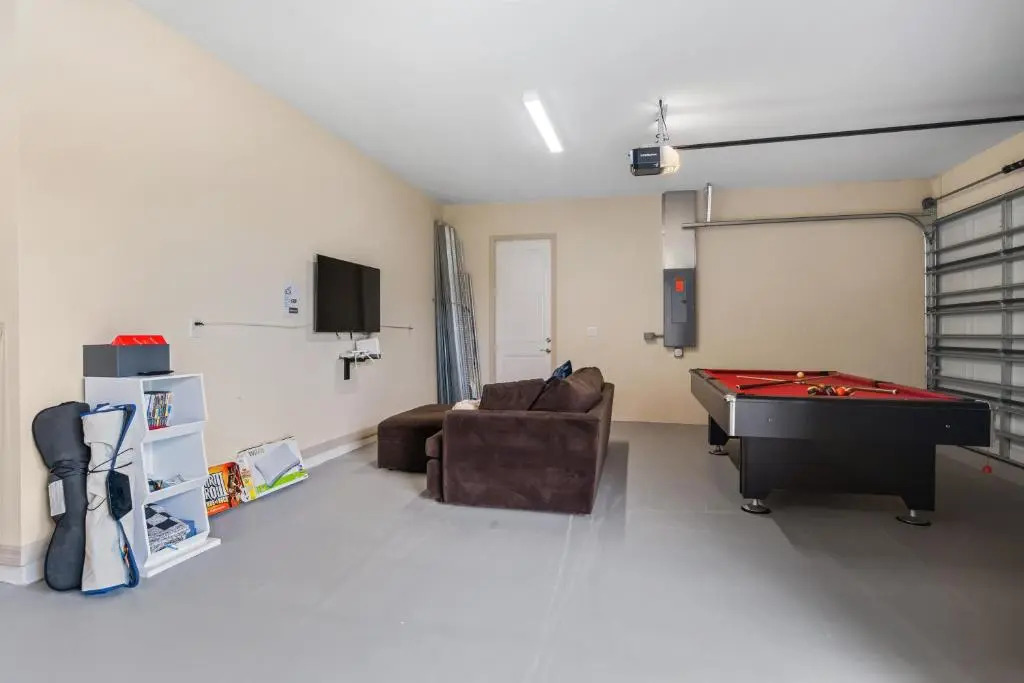 SW FL Oasis - 4bdr - 3bth - POOL - Game Room - Sleeps 10 or more