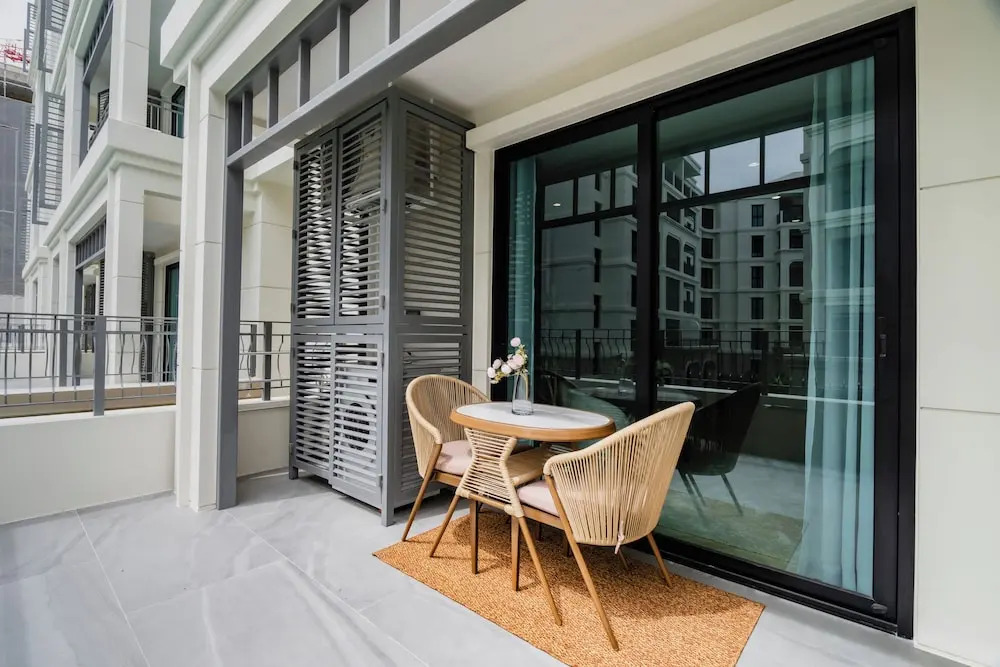 Charming balcony studio in Title Legend