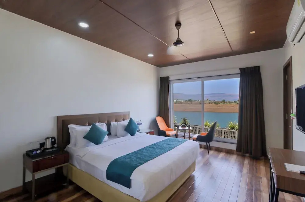 Elegant Waterfront Resort