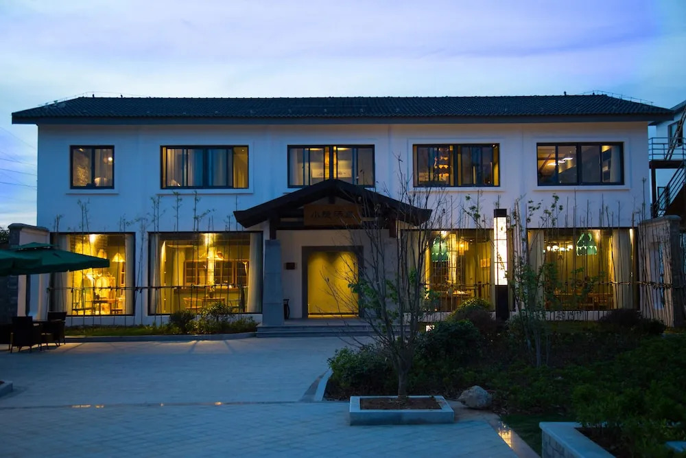 Seclusion Scenery of Tangquan Hotspring