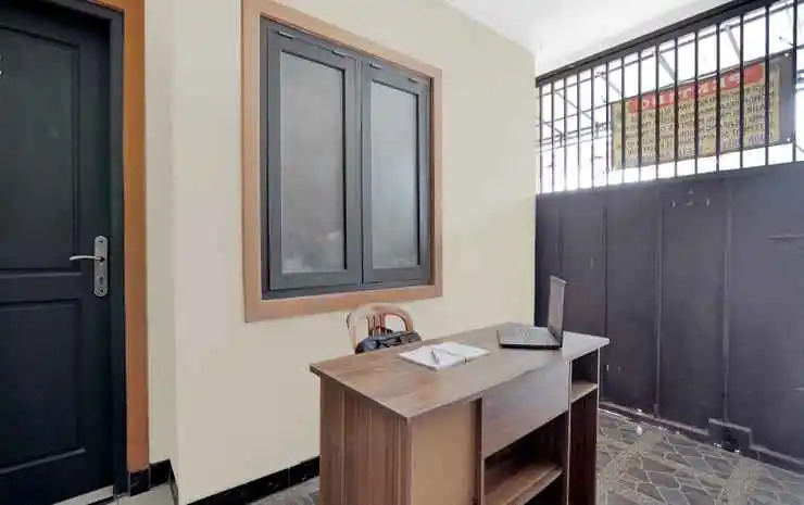 OYO 90477 Kedung Anyar Residence
