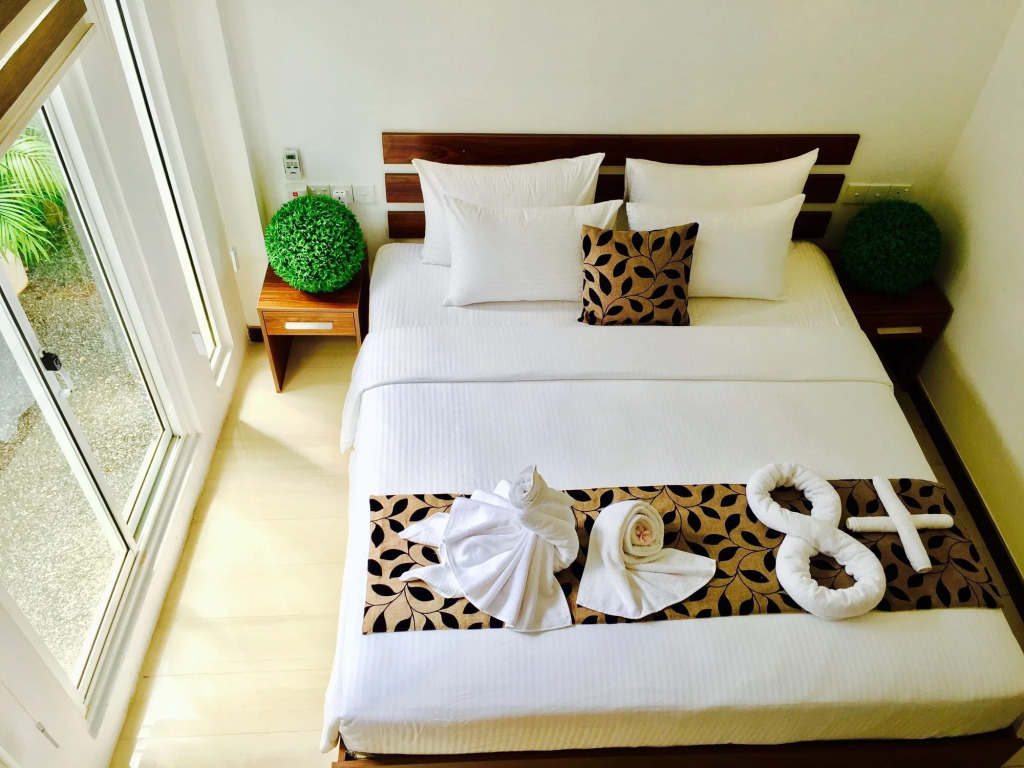 8 Plus Motels