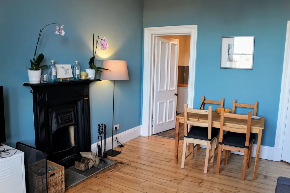 Modern Arthurs Seat Apartment