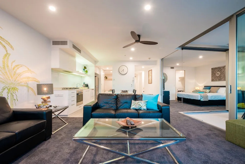 Private 29/F 2 bedroom Q1 Apartment Ocean & River Views