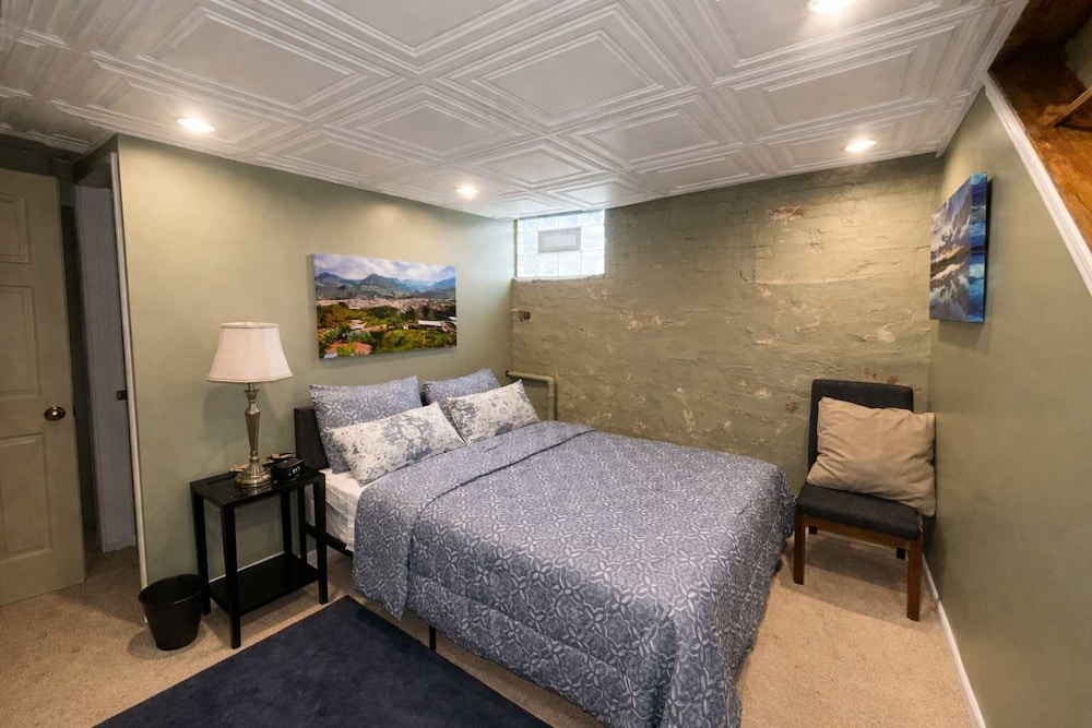 Best Location 5 BD Spacious Family Home- Indianapolis IN