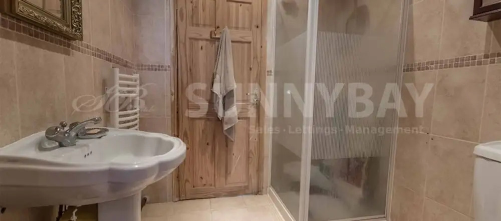 Beautiful 4-bed House in Sutton