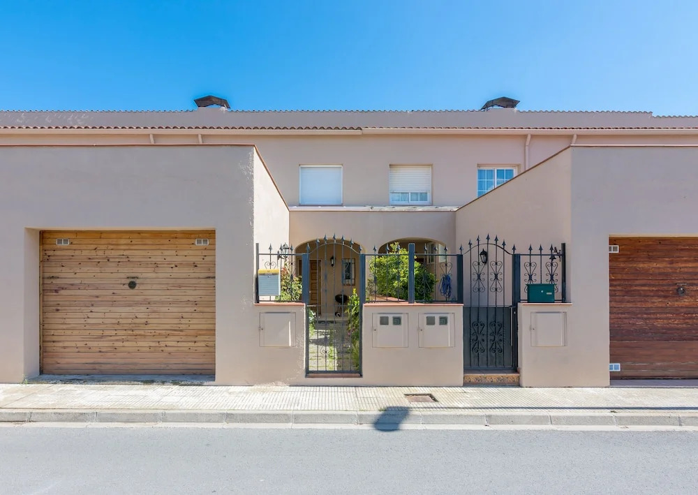 HomeHolidaysRentals Casa Moonlight – Costa Barcelona