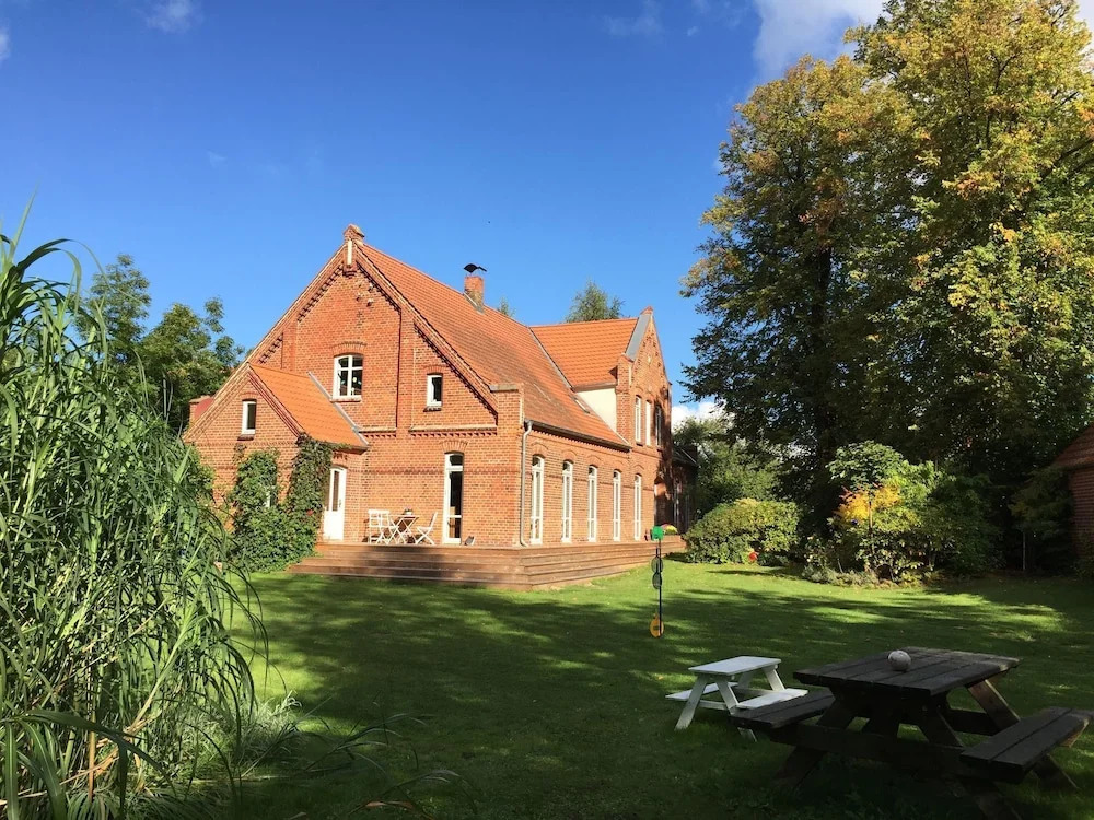 Spacious Apartment With Garden in Boisendorf
