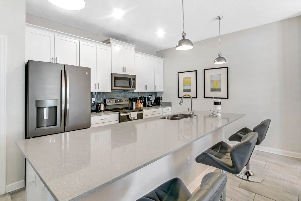 4 Bd 3 Ba Storey Lake 4809 Ll