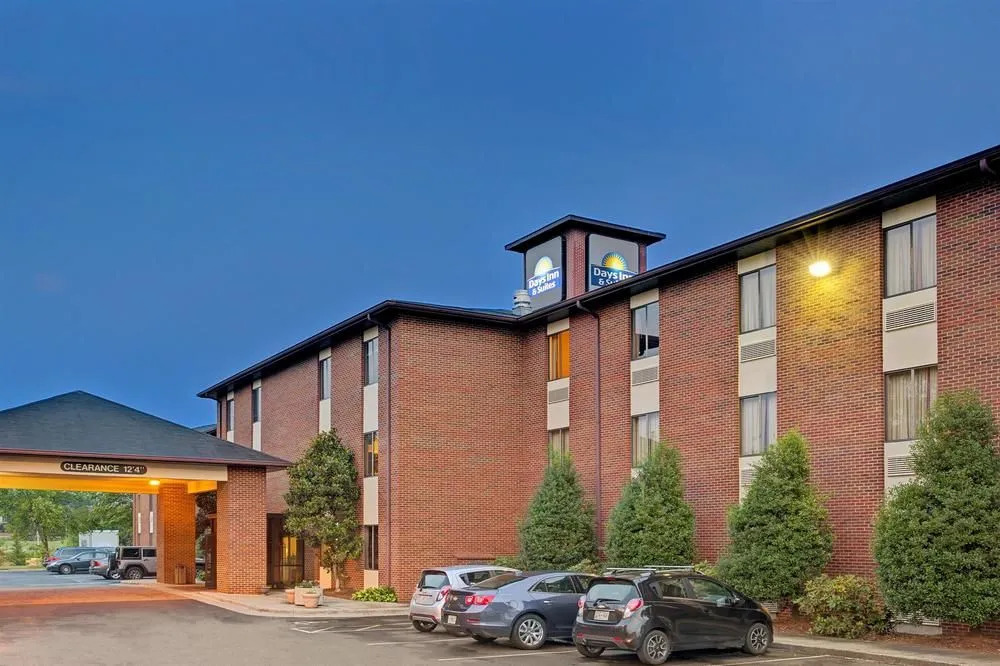 Days Inn & Suites Hickory