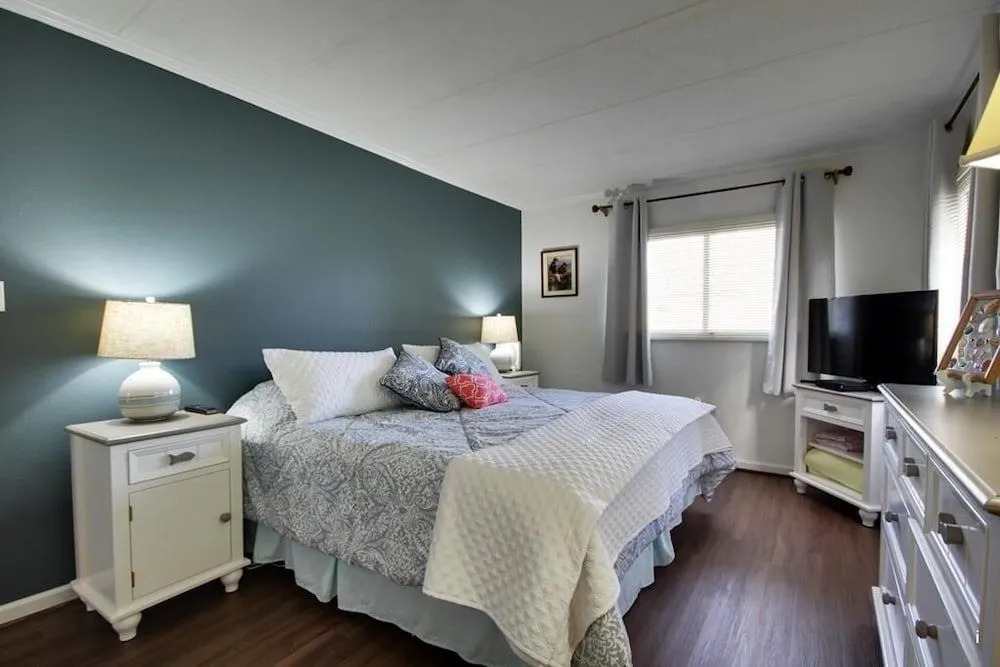 Salty Sands II 201 - 2 Br Condo