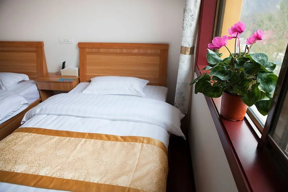Yijie Holiday Hotel  Laiyuan Baishishan