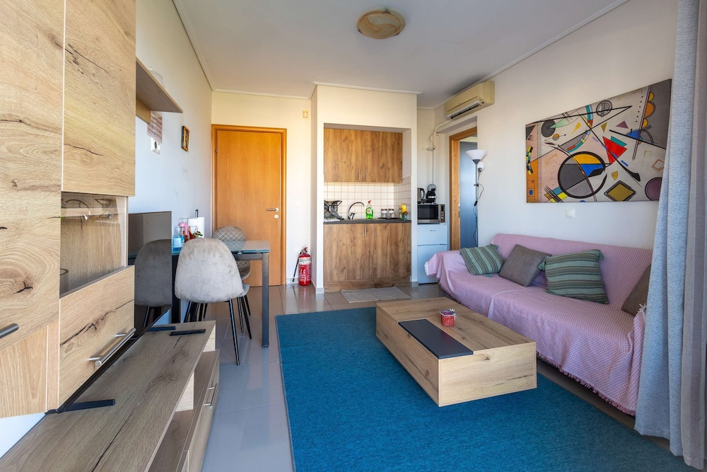 Nancy View Apartment - Right Next to the Airport