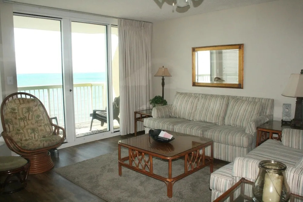 Sunrise Pointe 11f 3 Bedroom Condo by RedAwning