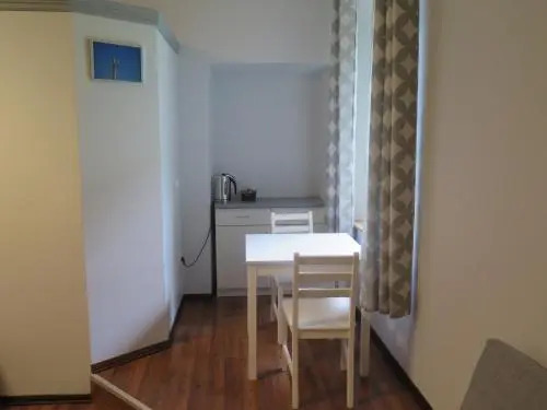 Boomerang Apartments
