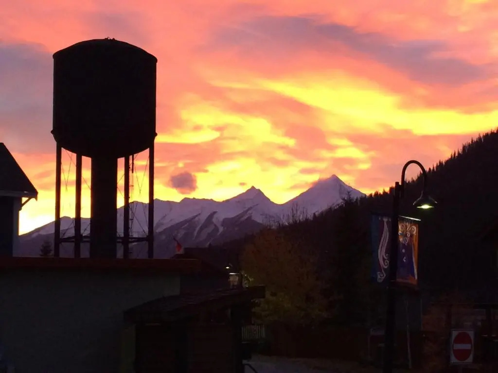 Canadian Rockies Inn
