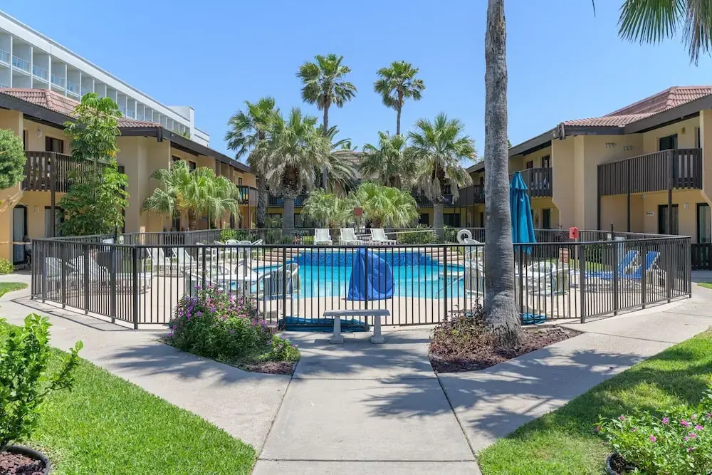 Tiki 148 - Spacious 2br Beach Condo W/ Pools 2 Bedroom Condo