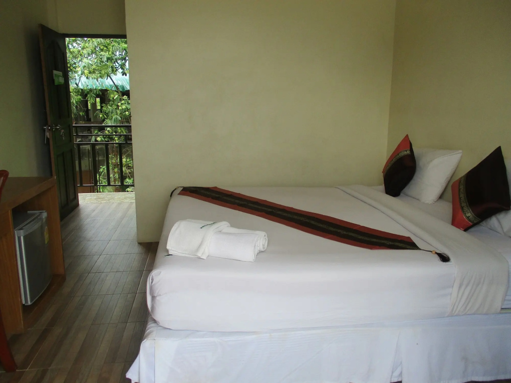 Phi Phi Green House & Sunsky Hostel