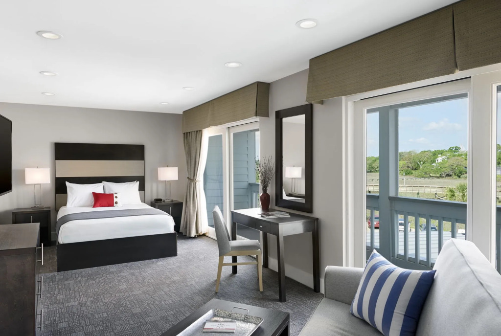 Shem Creek Inn