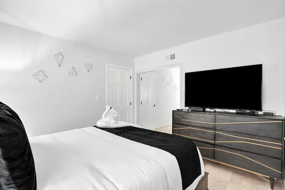Bright Beachside Getaway