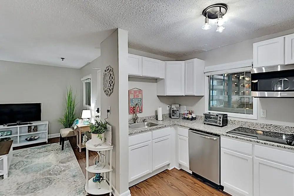 3211hhre 2 Bedroom Condo
