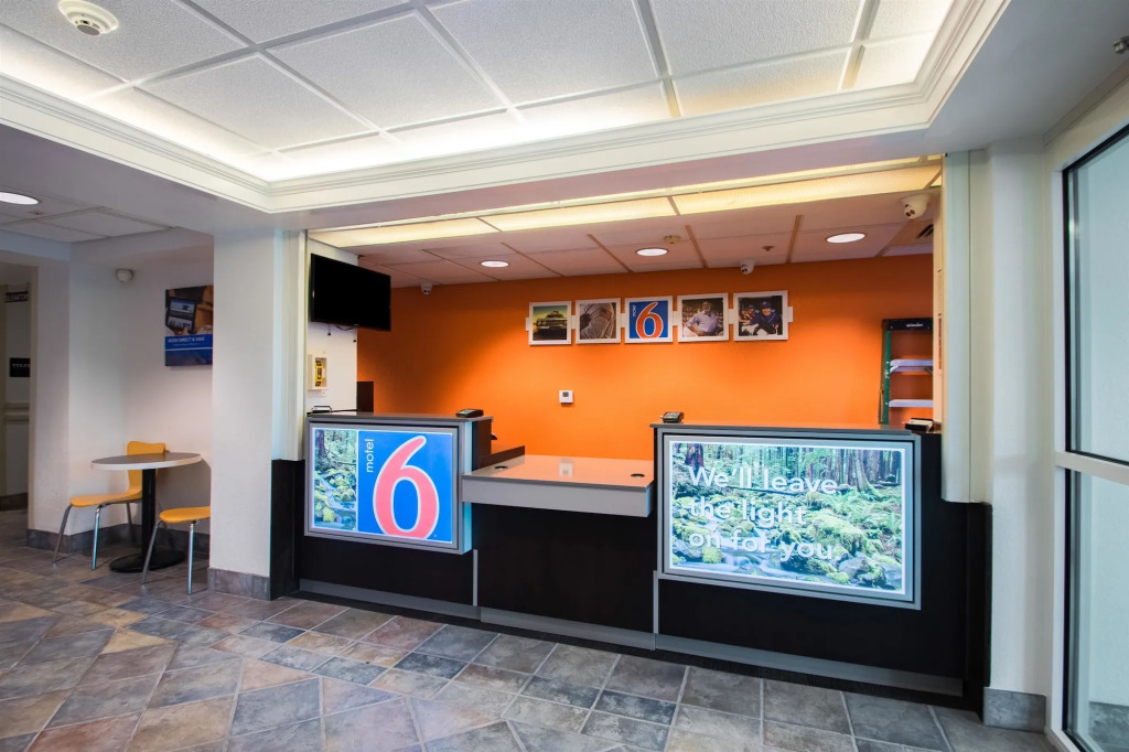 Motel 6-Portland, OR - North