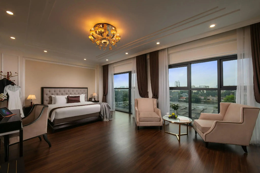 Adonis Hotel