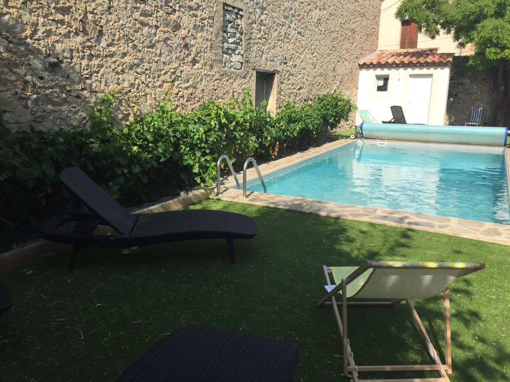 Villa in Olonzac with Pool near Lac du Jouarres