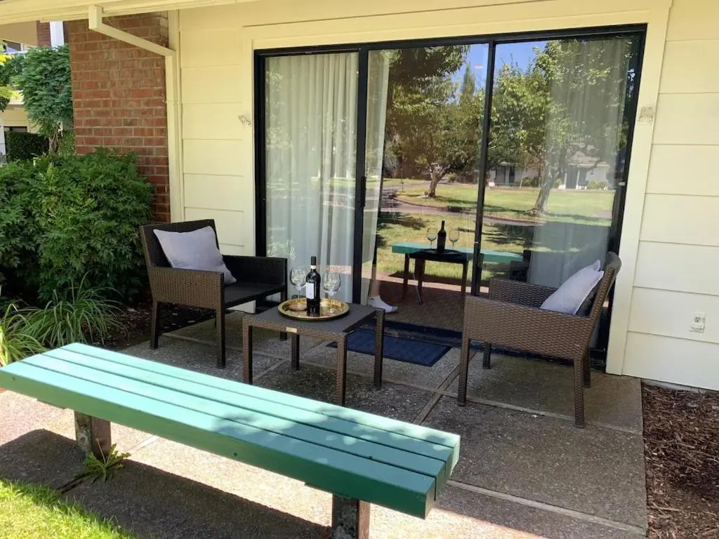 Top King Suite 40% OFF: Full Kitchen, Peaceful Views
